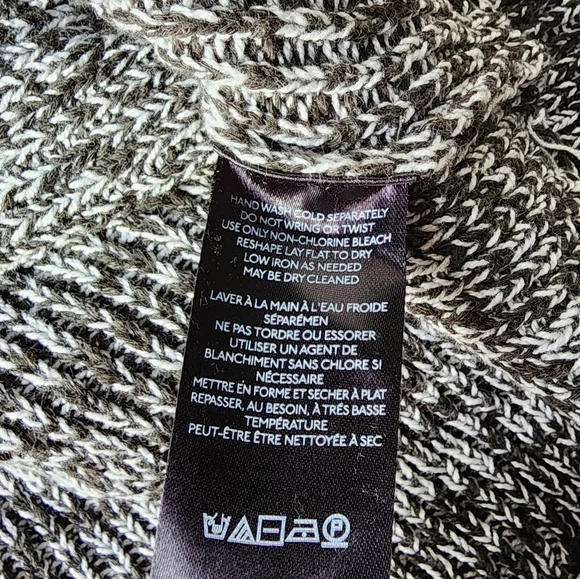 NWT Urban Outfitters Cropped Sweater - Picture 6 of 7